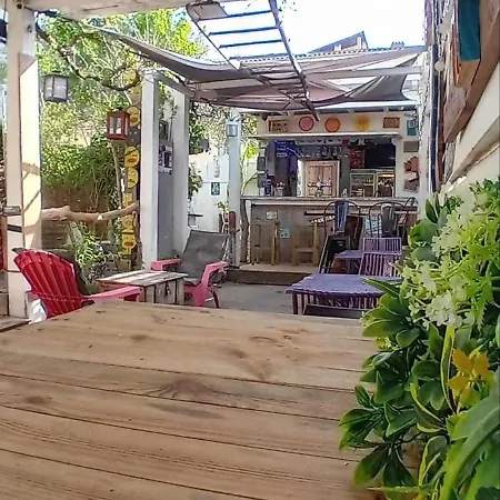 Houlala - Relais D'etape - D'hotes 住宿加早餐酒店 蓬泰韦克
