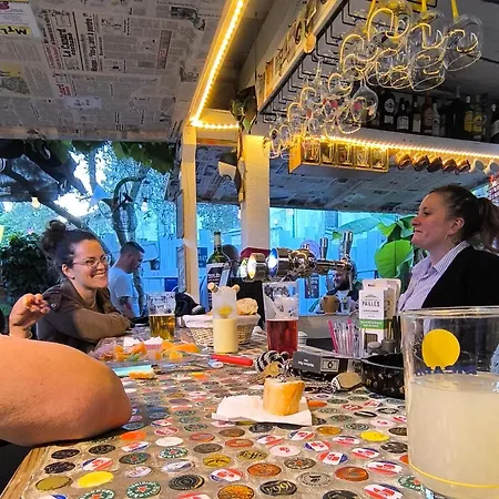 Houlala - Relais D'etape - D'hotes 住宿加早餐酒店 蓬泰韦克